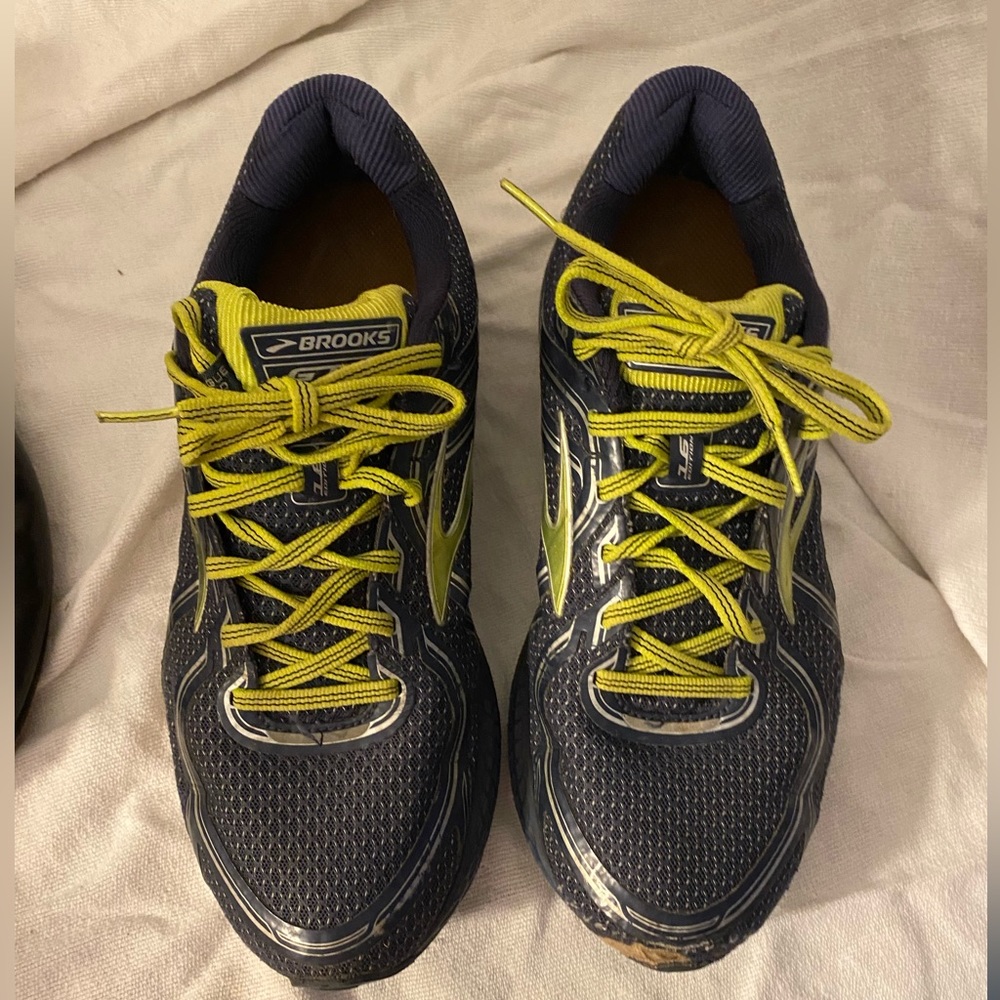 Brooks GTS women shoes size 10 green/grey
